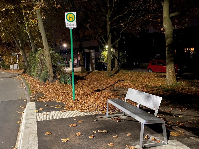 Beheizte Sitzbank für Bushaltestelle - neu!